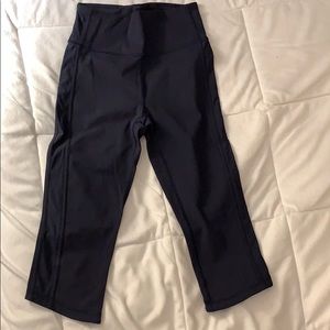 Lululemon size 4 knee length luxtreme capris
